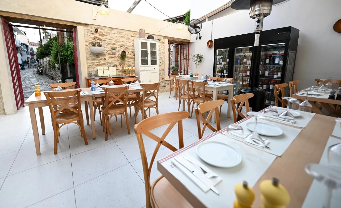 The dining room at Maria’s Pizza